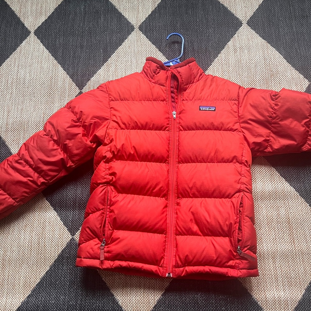Kids Patagonia down puffer - your kid wants the ‘tomato’